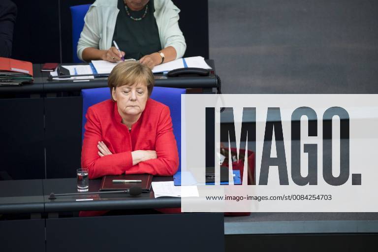 Bundeskanzlerin Angela Merkel (C) waehrend der Plenarsitzung des Bundestages in Berlin am 4. Juli 2018. 45. Plenarsitzung des Bundestages