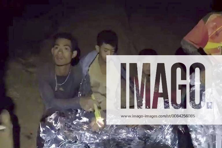 (180704) -- CHIANG RAI, July 4, 2018 () -- Trapped young footballers are seen in the cave in Chiang Rai, Thailand, July 4, 2018. () (gj) THAILAND-CHIANG RAI-FOOTBALLERS-RESCUE Xinhua