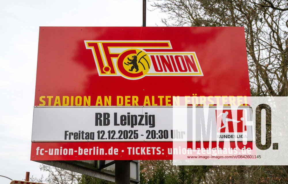 Fußball, Herren, Saison 2025 2026, 1. Bundesliga, 1. FC Union Berlin, Anzeigetafel mit der Paarung 1. FC Union - RB Leipzig am 12.12. 2025 vor der Geschäftsstelle, 11.12. 2025,