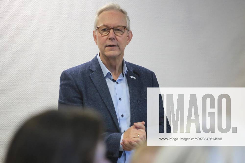 Polizeipräsident Gregor Lange ehrt mutige Dortmunder mit Zivilcourage am Donnerstag den 11. Dezember 2025 im Polizeipräsidium Dortmund Foto : Frank Oppitz FUNKE Foto Services Soziales Deutschland NRW Dortmund