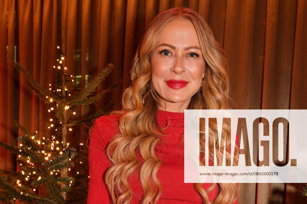 Jenny Elvers beim Cathy s Charity Christmas Event im Living Hotel Das Viktualienmarkt am 11.12.2025 in Muenchen Cathy Hummels Charity Christmas Event in Muenchen