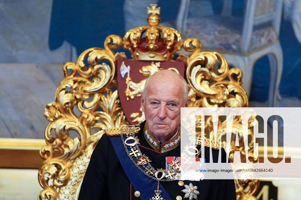Apning av stortinget Oslo 20251011. Kong Harald under apningen av det 170. Storting Foto: Terje Pedersen NTB St. Olavs Orden: Storkorskjede med krasjan. Oslo Norge PX9ihkJGJpQ Ref:PX9ihkJGJpQ.jpg