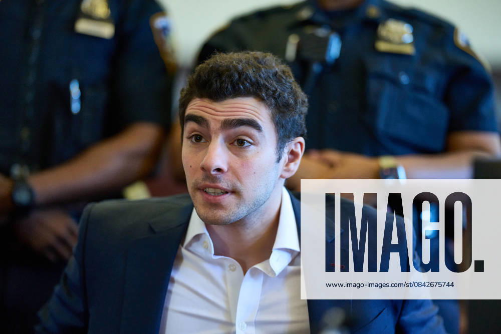 Luigi Mangione appears in Manhattan Supreme Court for a suppression hearing hearing in the the murder of UHC CEO Brian Thompson on Friday, December 12 2025 in New York City. Pool NYX20251212101 CurtisxMeans