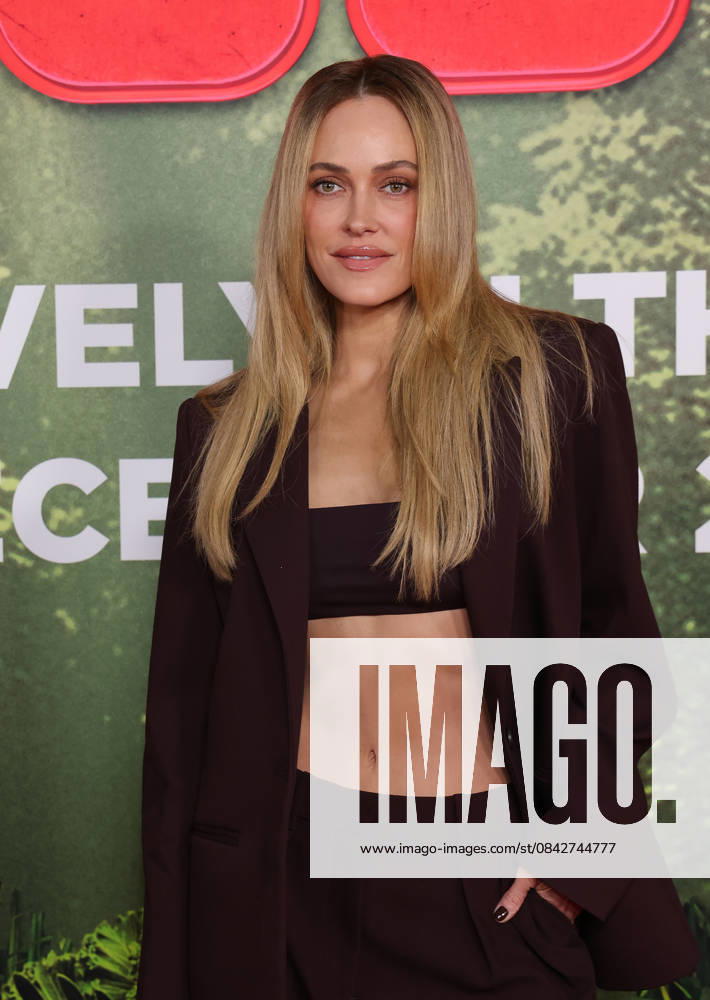 Los Angeles, Californi- Peta Murgatroyd,. Los Angeles Premiere Of Columbia Pictures Anaconda held at The United Theater on Broadwayl.in Los Angeles. Los Angeles USA - ZUMAa123 20251213_zaa_a123_008