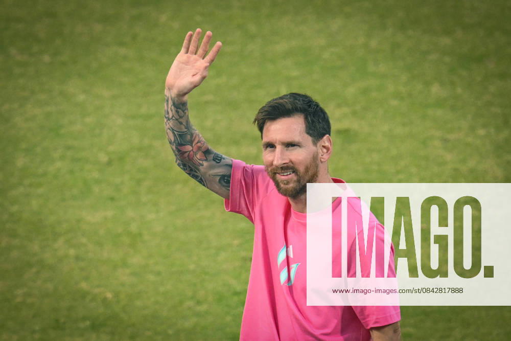 Lionel Messi, Argentine footballer greets his fans during GOAT India Tour at Arun Jaitley Stadium on December 15, 2025 in New Delhi, India. Lionel Messi concluded his GOAT India Tour in Delhi, a stark contrast to its chaotic Kolkata start. Fans at Arun Jaitley Stadium cheered as the football icon expressed gratitude for the overwhelming affection shown during his brief but memorable visit. Messi promised a return, leaving a lasting impression on his admirers. (Photo by Sanchit Khanna Hindustan Times) GOAT Tour Of India Lionel Messi Felicitated At Arun Jaitley Stadium Delhi