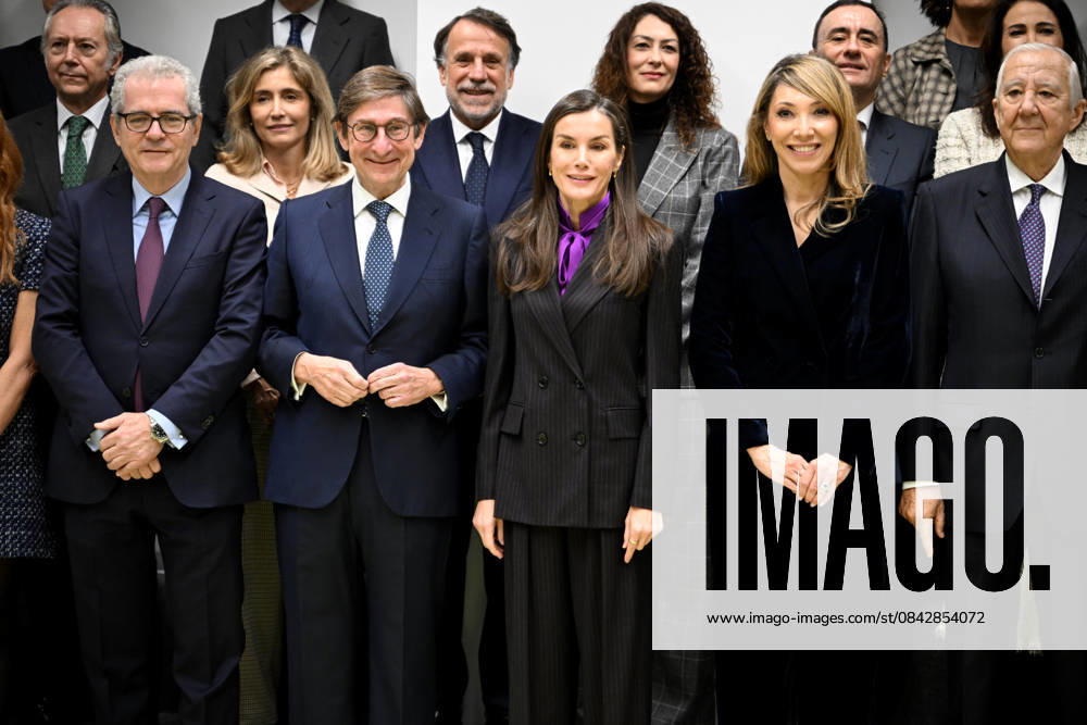 Queen Letizia chairs the meeting of the Board of Trustees of the FAD Youth Foundation The President of FAD Youth, José Ignacio Goirigolzarri and Queen Letizia pose for the family photo during the meeting of the Board of Trustees of the FAD Youth Foundation upon her arrival at the meeting of the Board of Trustees of the FAD Youth Foundation, December 16, 2025, in Madrid Spain Dona Letizia, Honorary President of the FAD Youth Foundation, chairs the meeting of the Board of Trustees of the institution, which will address the issue of digital security for youth QUEEN LETIZIA FAD YOUTH DECEMBER 16, 2025 José Madrid Madrid Madrid Spain