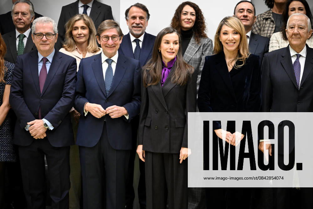 Queen Letizia chairs the meeting of the Board of Trustees of the FAD Youth Foundation The President of FAD Youth, José Ignacio Goirigolzarri and Queen Letizia pose for the family photo during the meeting of the Board of Trustees of the FAD Youth Foundation upon her arrival at the meeting of the Board of Trustees of the FAD Youth Foundation, December 16, 2025, in Madrid Spain Dona Letizia, Honorary President of the FAD Youth Foundation, chairs the meeting of the Board of Trustees of the institution, which will address the issue of digital security for youth QUEEN LETIZIA FAD YOUTH DECEMBER 16, 2025 José Madrid Madrid Madrid Spain