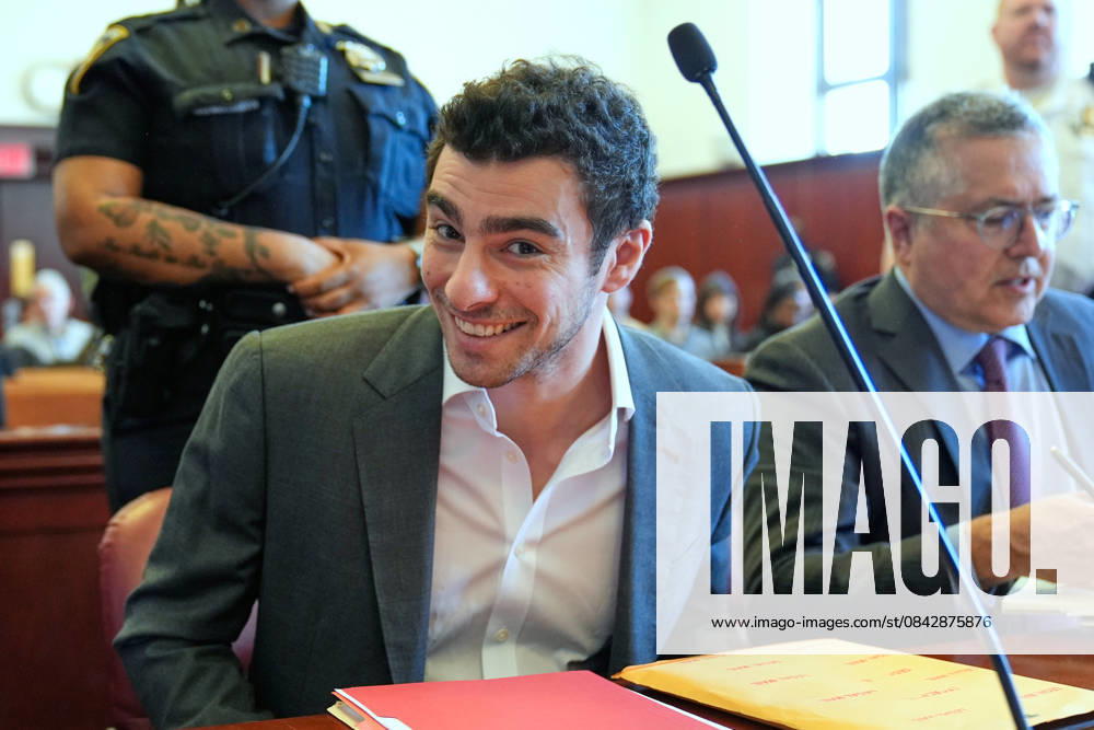 Luigi Mangione appears in Manhattan Supreme Court for a suppression hearing in the the murder of UHC CEO Brian Thompson on Tuesday, December 16 2025 in New York City. Pool NYX20251216103 SethxWenig
