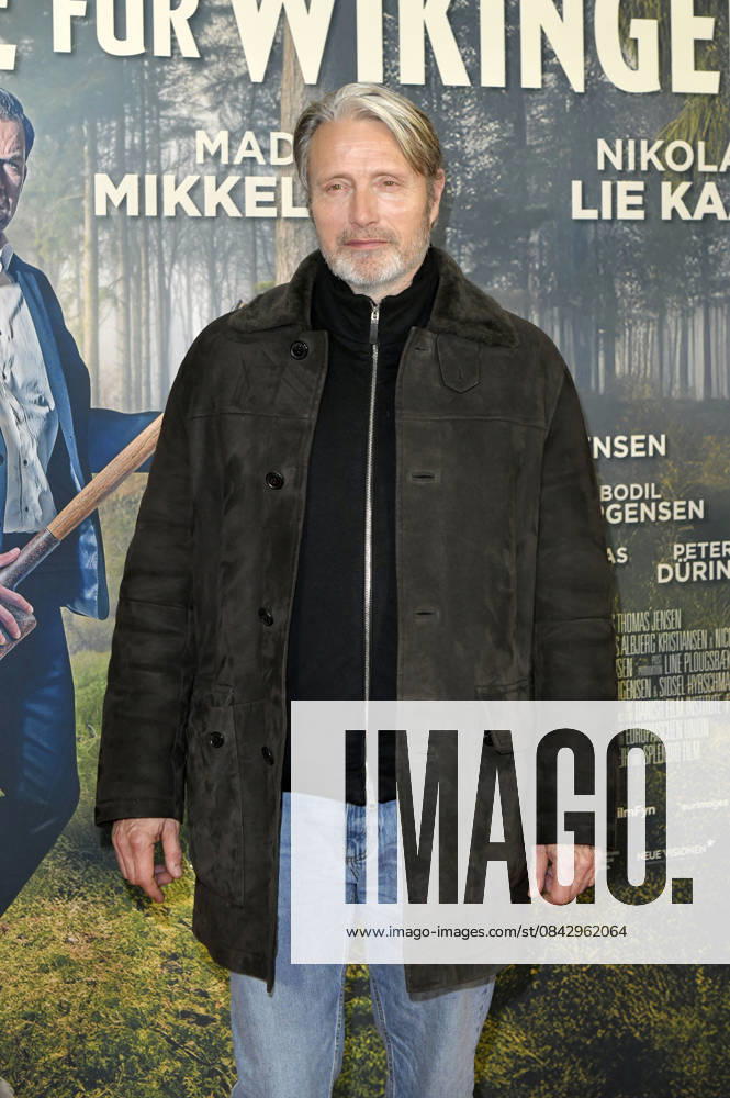 Mads Mikkelsen bei der Premiere des Kinofilms Therapie für Wikinger im Kino im Delphi-Filmpalast. Berlin