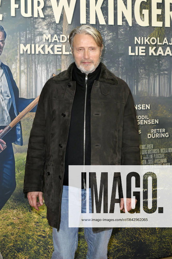 Mads Mikkelsen bei der Premiere des Kinofilms Therapie für Wikinger im Kino im Delphi-Filmpalast. Berlin