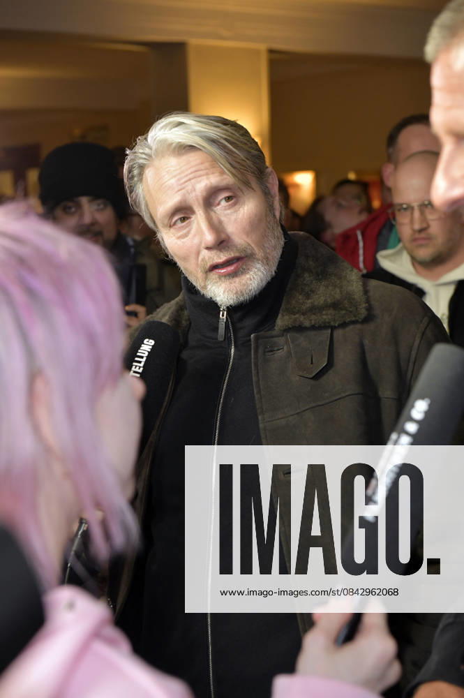Mads Mikkelsen bei der Premiere des Kinofilms Therapie für Wikinger im Kino im Delphi-Filmpalast. Berlin