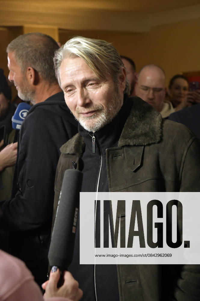 Mads Mikkelsen bei der Premiere des Kinofilms Therapie für Wikinger im Kino im Delphi-Filmpalast. Berlin