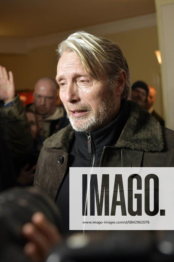 Mads Mikkelsen bei der Premiere des Kinofilms Therapie für Wikinger im Kino im Delphi-Filmpalast. Berlin
