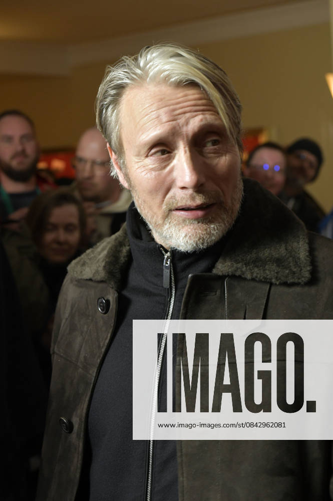 Mads Mikkelsen bei der Premiere des Kinofilms Therapie für Wikinger im Kino im Delphi-Filmpalast. Berlin
