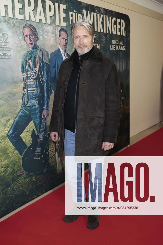 Mads Mikkelsen bei der Premiere des Kinofilms Therapie für Wikinger Den sidste viking The Last Viking im Kino im Delphi-Filmpalast. Berlin