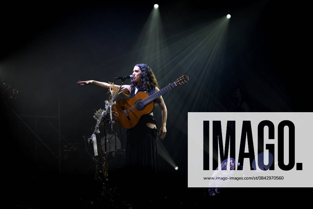 Music Concert - La NINA - Furesta Europa Tour The Neapolitan female singer-songwriter La Nina pseudonym of Carola Moccia - performs live for the Furesta Europa Tour at at Atlantico Club on December 17, 2025 in Rome, Italy Rome Atlantico Italy