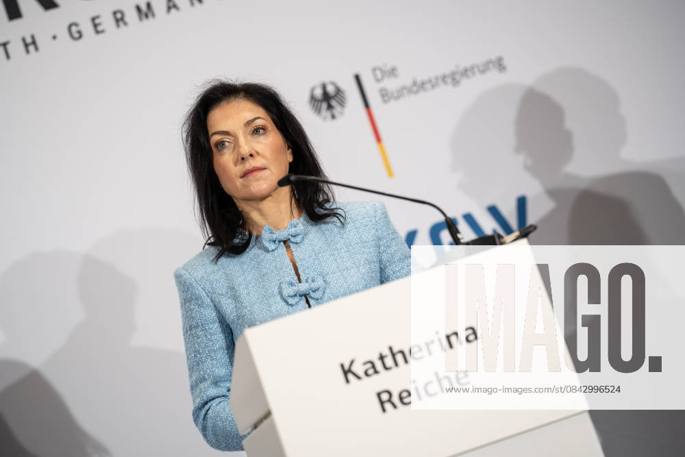 Katherina Reiche, Bundeswirtschaftsministerin, während der Pressekonferenz zur Vorstellung des Deutschlandfonds;Grow with Germany Pressekonferenz zur Vorstellung des Deutschlandfonds bei KfW-Bankengruppe -, Berlin Berlin Deutschland KfW-Bankengruppe