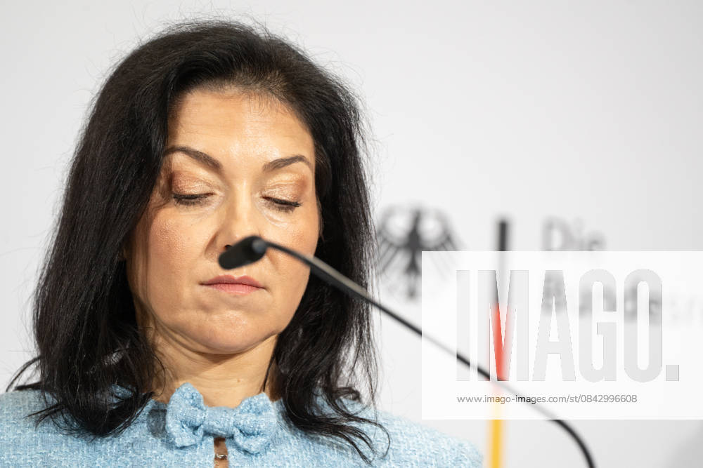 Katherina Reiche, Bundeswirtschaftsministerin, während der Pressekonferenz zur Vorstellung des Deutschlandfonds;Grow with Germany Pressekonferenz zur Vorstellung des Deutschlandfonds bei KfW-Bankengruppe -, Berlin Berlin Deutschland KfW-Bankengruppe