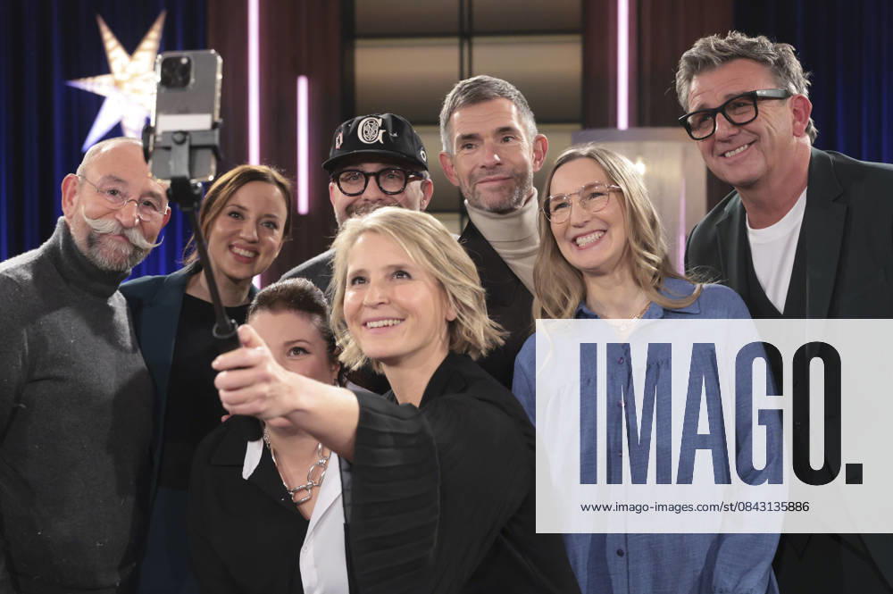 Horst Lichter, Carina Raddatz, Meltem Kaptan, Susan Link, Mark Forster, Micky Beisenherz, Franca Cerutti und Hans Sigl bei der Aufzeichnung der WDR-Talkshow Kölner Treff im WDR Studio BS 3. Köln
