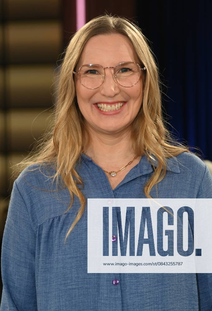 Psychotherapeutin Franca Cerutti, Podcast Psychologie to go! und ARD-Dokuserie Familientherapie lädt Psychotherapeutin und Podcasterin Franca Cerutti vier Familien aufs Land zu einem Familien-Intensiv- Coaching, zu Gast in der WDR Talkshow Kölner Treff
