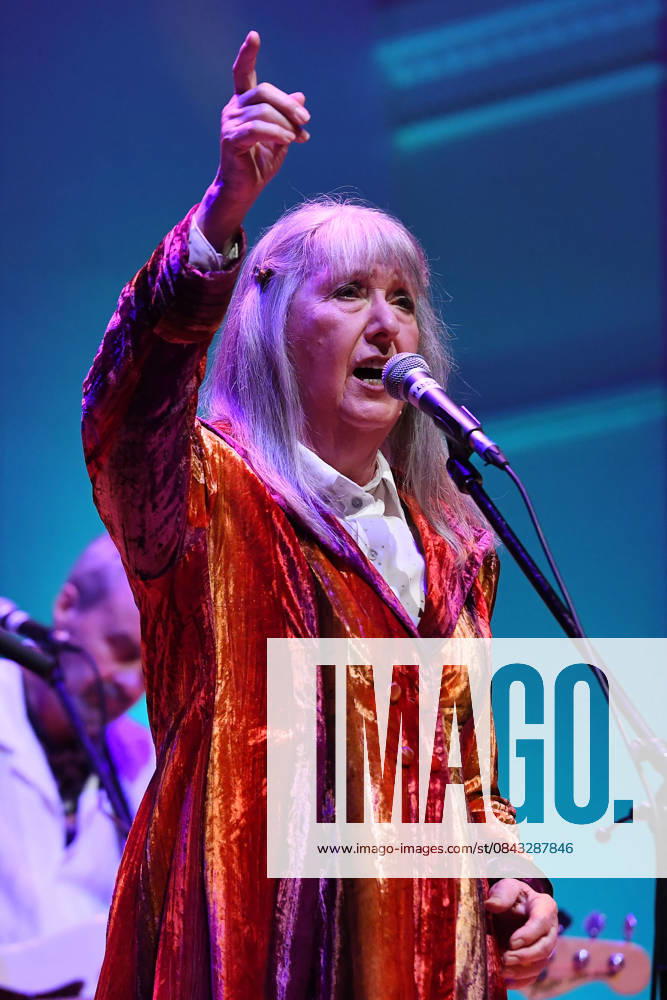 Steeleye Span performing at Cadogan Hall in London LONDON, ENGLAND - DECEMBER 19: Maddy Prior of Steeleye Span performing at Cadogan Hall on December 19, 2025 in London, England CAP MAR MAR Great Britain UK