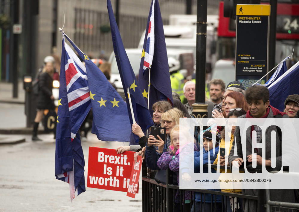 Commonwealth Day in London LONDON, UNITED KINGDOM - MARCH 12: Pro-EU demonstrators protest outside Westminster Abbey while the Royal Family including The Queen, accompanied by the Prince of Wales and The Duchess of Cornwall, Duke and Duchess of Cambridge, Prince Harry and Meghan Markle among others celebrate Commonwealth Day in London, United Kingdom on Monday March 12, 2018. London, City of Ingiltere. Editorial use only. Please get in touch for any other usage.