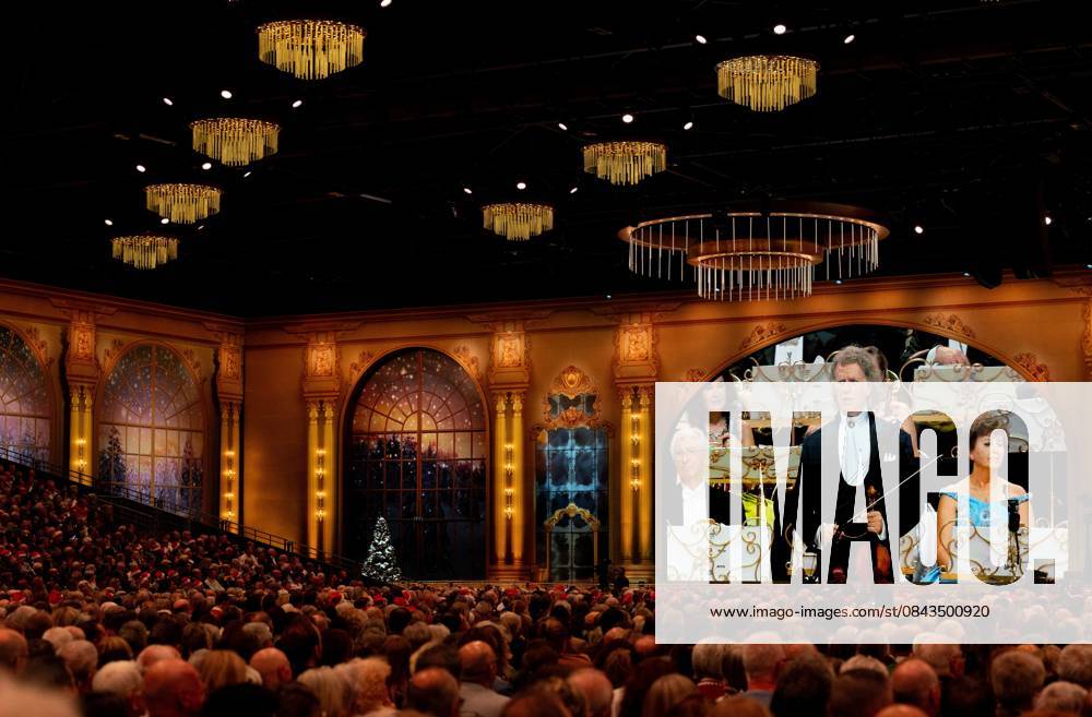 MAASTRICHT Violinist and conductor Andre Rieu during the last of his six Christmas concerts at the MECC. Rieu is accompanied by his Johann Strauss Orchestra, soloists, dancers, and skaters. ANP IRIS VAN DEN BROEK netherlands out - belgium out