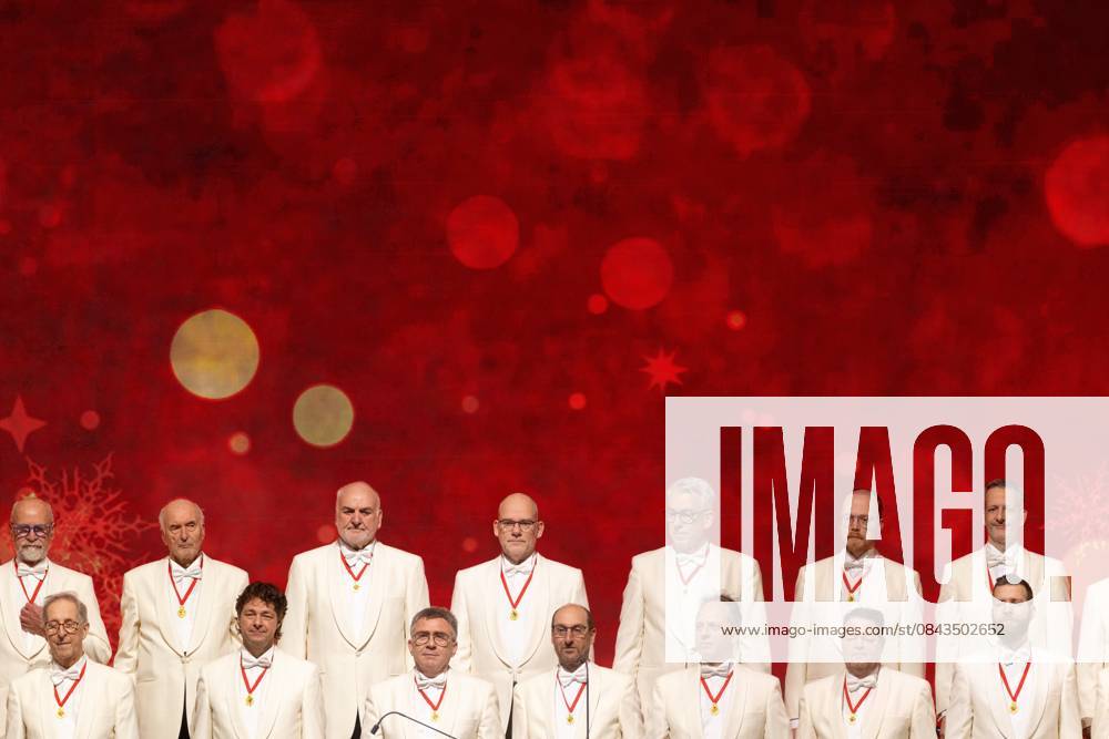 MAASTRICHT The Mastreechter Staar Men s Choir will perform the last of André Rieu s six Christmas concerts at the MECC. Rieu will be accompanied by his Johann Strauss Orchestra, soloists, dancers, and skaters. ANP IRIS VAN DEN BROEK netherlands out - belgium out