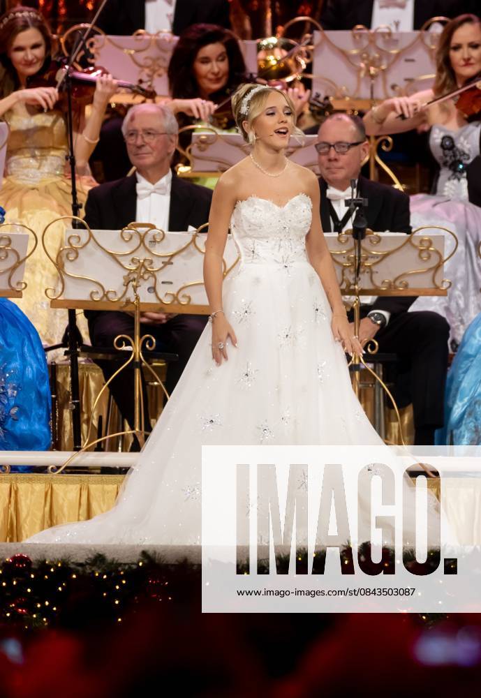 MAASTRICHT Emma Kok during the last of André Rieu s six Christmas concerts at the MECC. Rieu is accompanied by his Johann Strauss Orchestra, soloists, dancers, and skaters. ANP IRIS VAN DEN BROEK netherlands out - belgium out