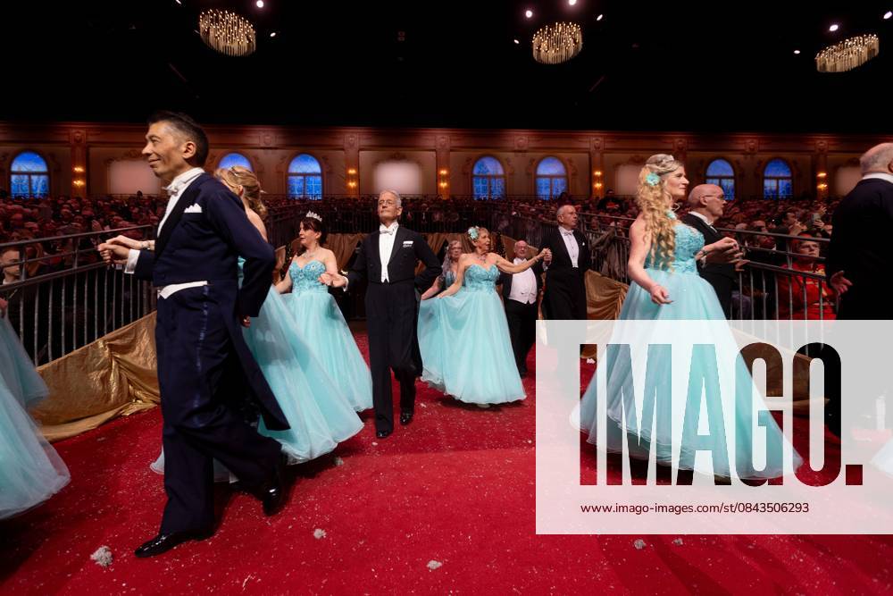 MAASTRICHT Dancers perform during the last of André Rieu s six Christmas concerts at the MECC. Rieu is accompanied by his Johann Strauss Orchestra, soloists, dancers, and skaters. ANP IRIS VAN DEN BROEK netherlands out - belgium out