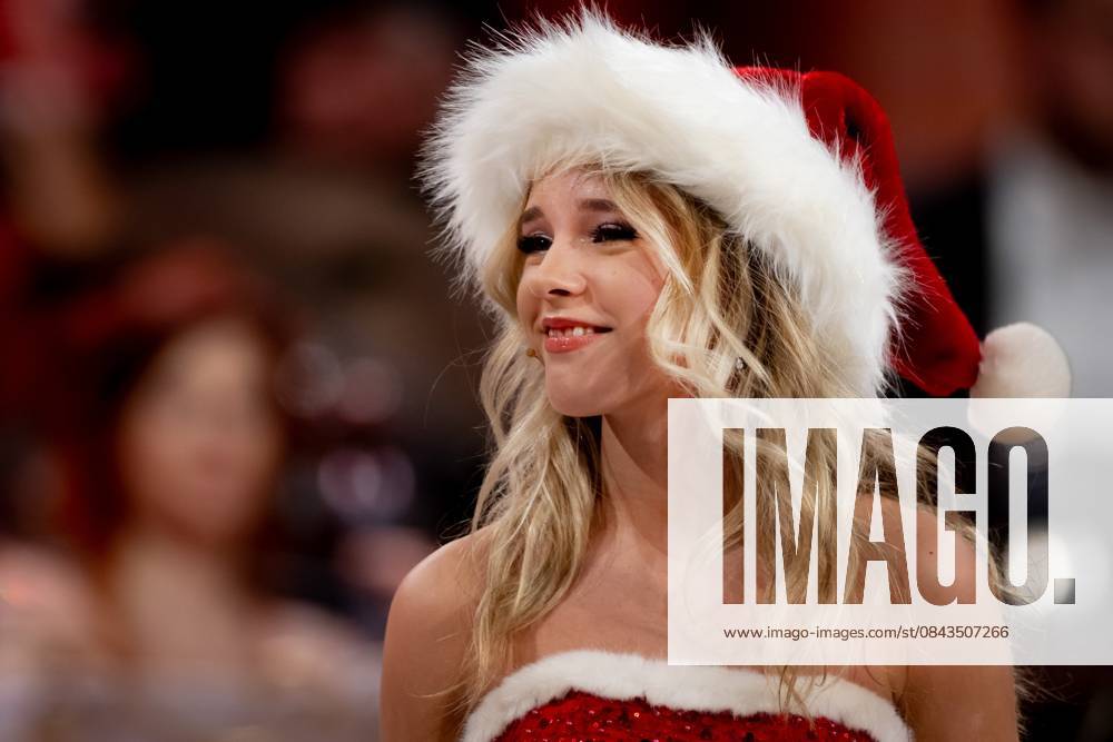 MAASTRICHT Emma Kok during the last of André Rieu s six Christmas concerts at the MECC. Rieu is accompanied by his Johann Strauss Orchestra, soloists, dancers, and skaters. ANP IRIS VAN DEN BROEK netherlands out - belgium out