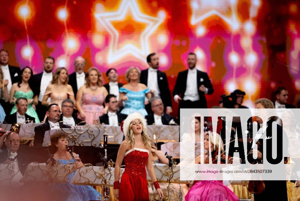 MAASTRICHT Emma Kok during the last of André Rieu s six Christmas concerts at the MECC. Rieu is accompanied by his Johann Strauss Orchestra, soloists, dancers, and skaters. ANP IRIS VAN DEN BROEK netherlands out - belgium out