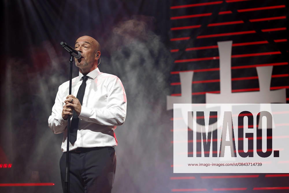 Frontmann Der Graf von der Band Unheilig bei ihrem Konzert im Palladium. Köln, 22.12.2025 NRW Deutschland