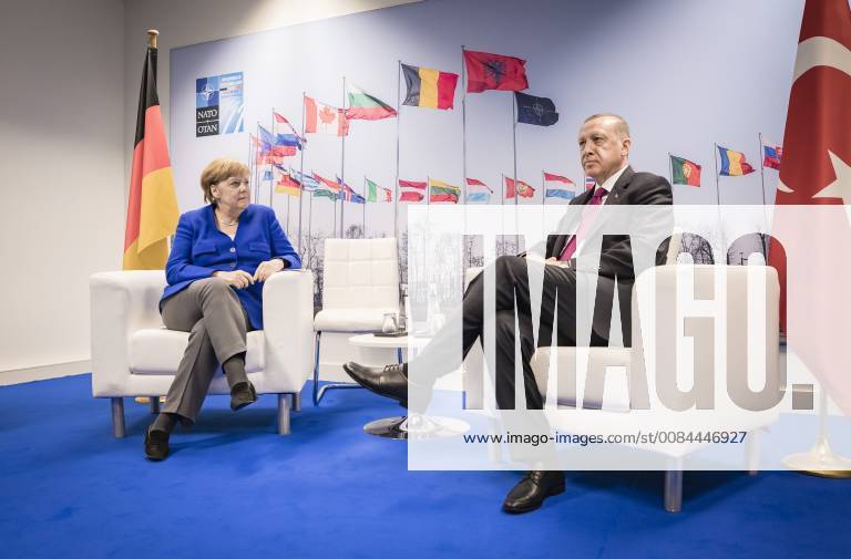Bundeskanzlerin Angela Merkel (l, CDU) trifft den Praesidenten der Republik Tuerkei, Recep Tayyip Erdogan, am Rande eines NATO-Gipfels im NATO-Hauptquartier in Bruessel, 11.07.2018. Bruessel Belgien