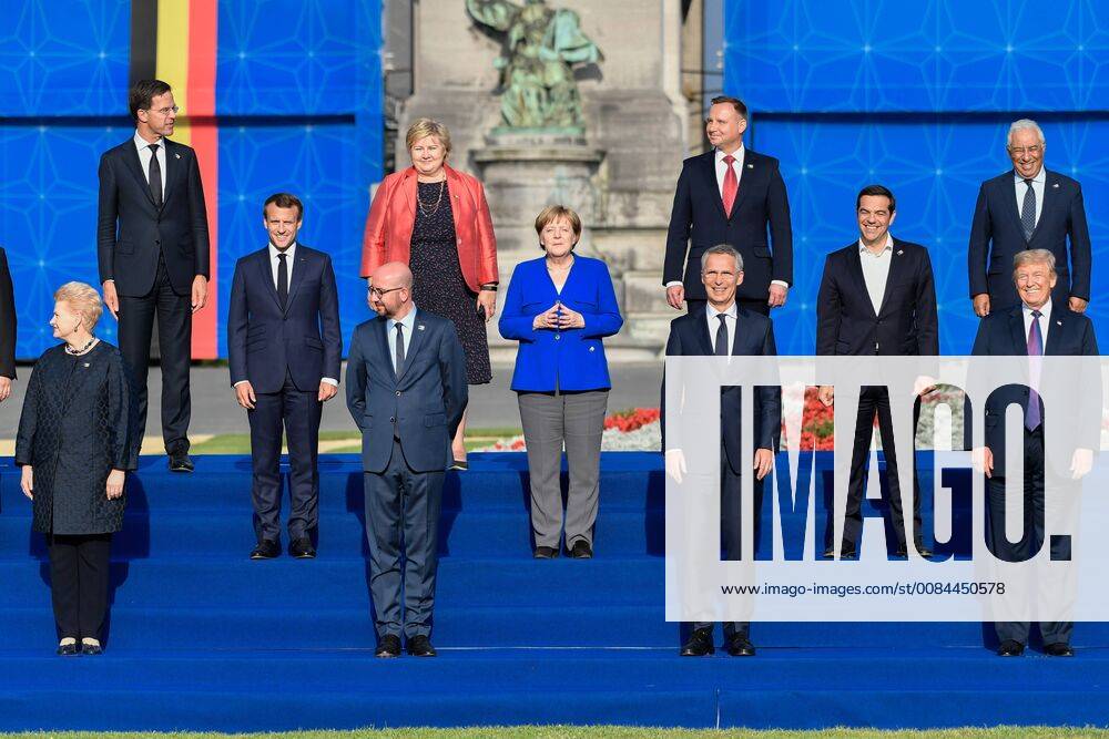 - Family photo of the 2018 NATO summit. - 11 07 2018 - Belgium Brussels Brussels - Heads of state, heads of government and their spouses gathered at the Cinquantenaire Park Museum in Brussels at the NATO summit for a Family photo. JulienxMattiax Pictorium LePictorium_0185505