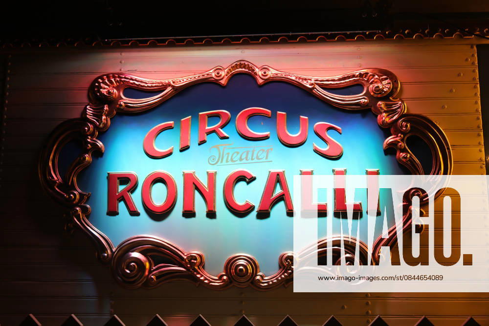 Premiere des 21. Original Roncalli Weihnachtscircus in Berlin Berlin, 19.12.2025 Zirkus Aussenansicht bei der Premiere des 21. Original Roncalli Weihnachtscircus im Tempodrom in Berlin Berlin