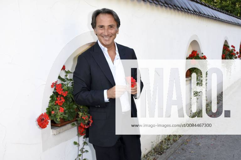 Bruno Maccallini beim Dinner Royal Charity Dinner München zugunsten der Tribute to Bambi Stiftung in der Grünwalder Einkehr. Grünwald
