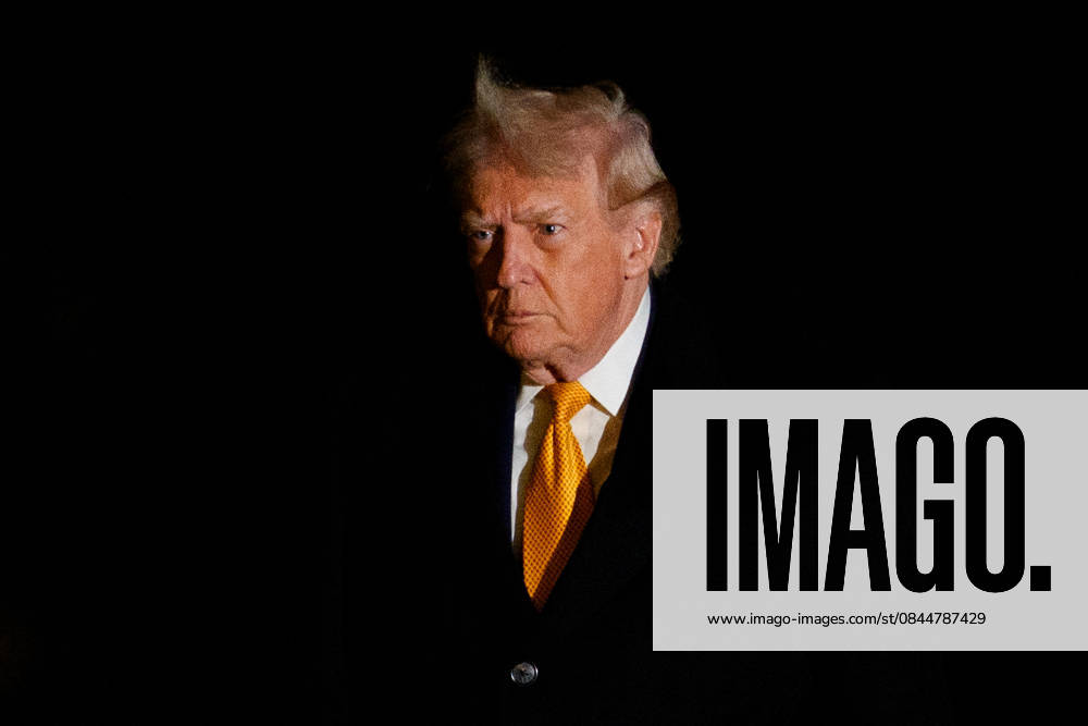 Donald Trump Returns to White House United States President Donald J Trump returns to the White House in Washington, DC, USA, on Sunday, January 4, 2026. Credit: Aaron Schwartz Pool via CNP Washington District of Columbia United States