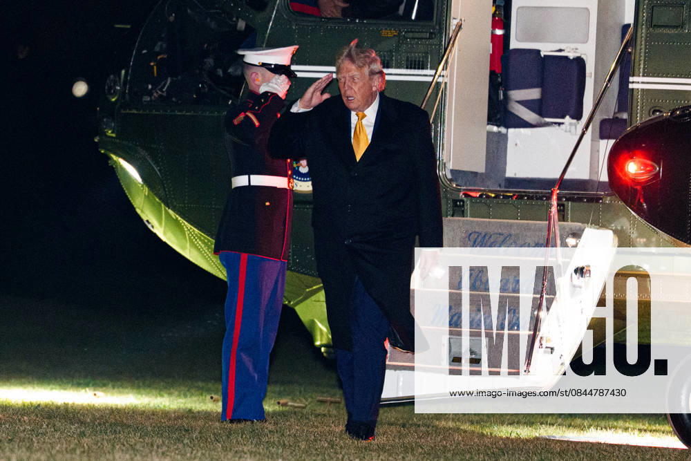 Donald Trump Returns to White House United States President Donald J Trump returns to the White House in Washington, DC, USA, on Sunday, January 4, 2026. Credit: Aaron Schwartz Pool via CNP Washington District of Columbia United States