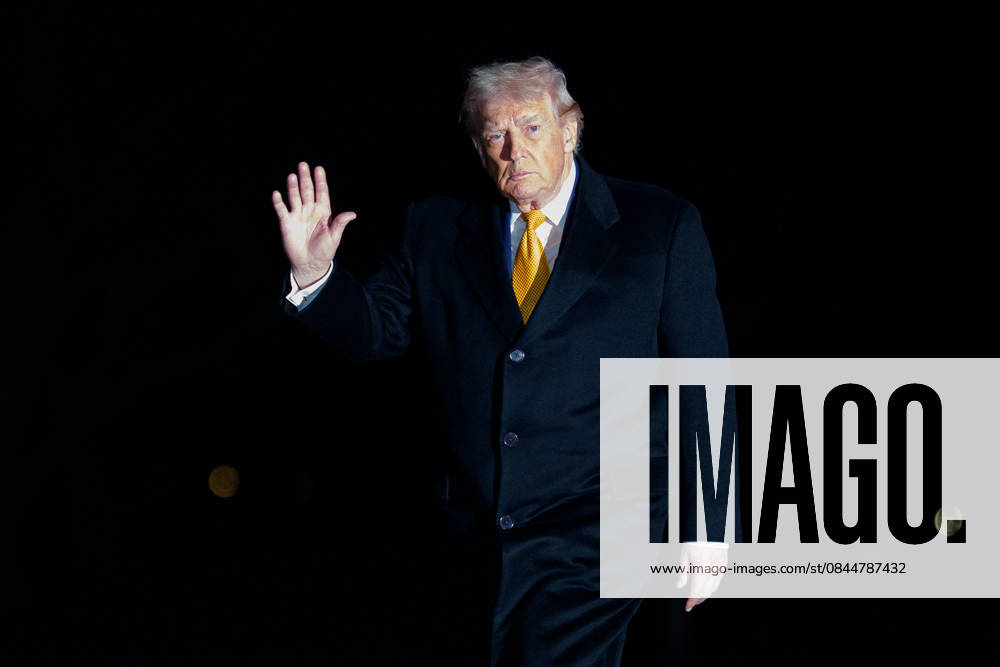 Donald Trump Returns to White House United States President Donald J Trump returns to the White House in Washington, DC, USA, on Sunday, January 4, 2026. Credit: Aaron Schwartz Pool via CNP Washington District of Columbia United States