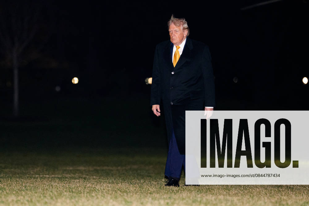 Donald Trump Returns to White House United States President Donald J Trump returns to the White House in Washington, DC, USA, on Sunday, January 4, 2026. Credit: Aaron Schwartz Pool via CNP Washington District of Columbia United States