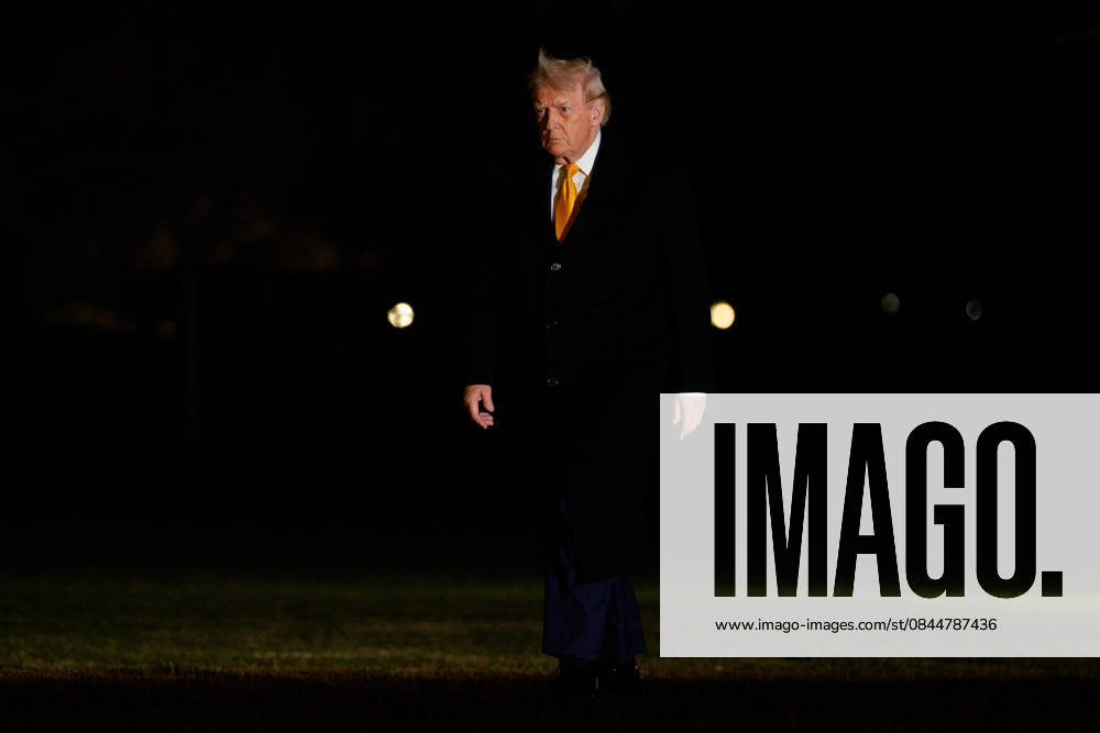 Donald Trump Returns to White House United States President Donald J Trump returns to the White House in Washington, DC, USA, on Sunday, January 4, 2026. Credit: Aaron Schwartz Pool via CNP Washington District of Columbia United States