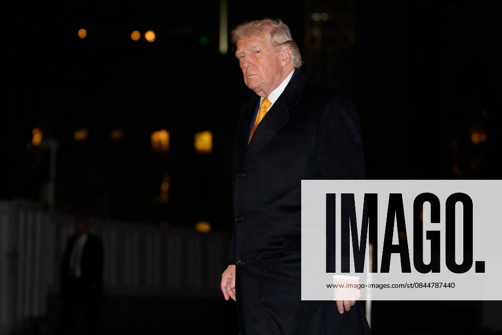 Donald Trump Returns to White House United States President Donald J Trump returns to the White House in Washington, DC, USA, on Sunday, January 4, 2026. Credit: Aaron Schwartz Pool via CNP Washington District of Columbia United States