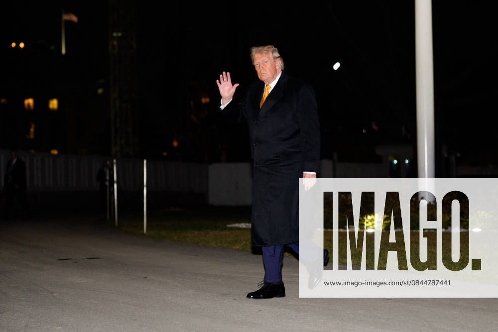 Donald Trump Returns to White House United States President Donald J Trump returns to the White House in Washington, DC, USA, on Sunday, January 4, 2026. Credit: Aaron Schwartz Pool via CNP Washington District of Columbia United States