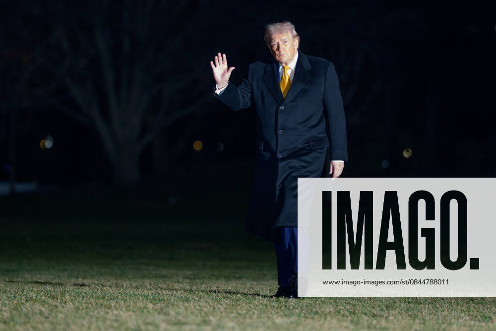Donald Trump Returns to White House United States President Donald J Trump returns to the White House in Washington, DC, USA, on Sunday, January 4, 2026. Credit: Aaron Schwartz Pool via CNP Washington District of Columbia United States
