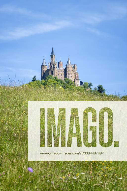 An image of the Castle Hohenzollern in south Germany McPGAN