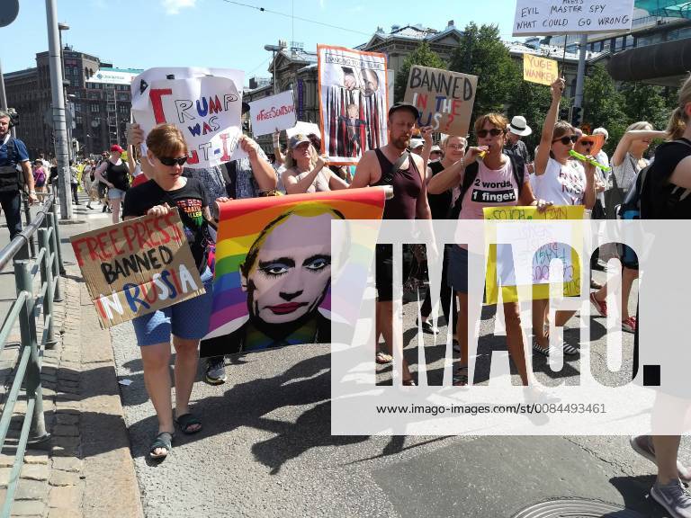People gather during a demonstration calling for human rights and democracy in Helsinki, Finland, 15 July 2018. Demonstrators called on Finnish President Sauli Niinisto to stand up for human rights as US President Donald J. Trump and Russian President Vladimir Putin have agreed to meet for summit talks on 16 July 2018 in Helsinki. Protest against Putin and Trump in Helsinki !ACHTUNG: NUR REDAKTIONELLE NUTZUNG!