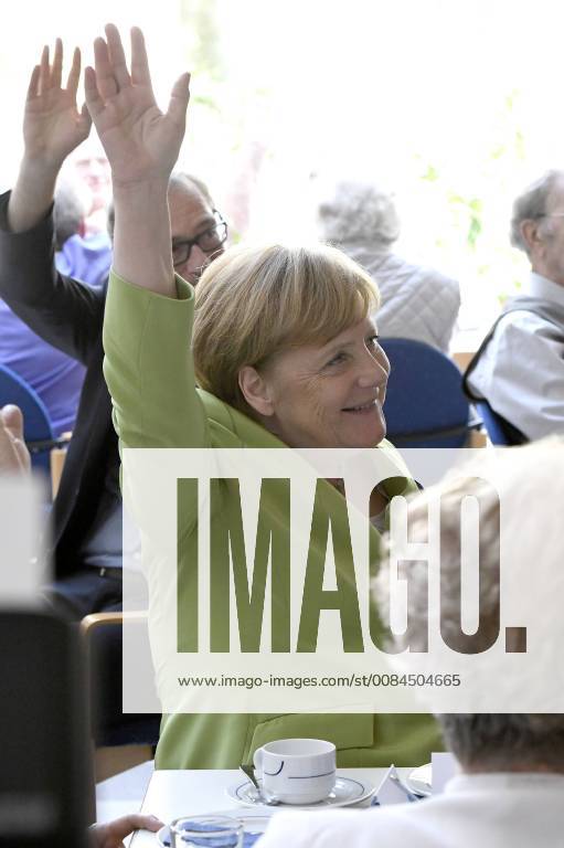 Angela Merkel beim Besuch des Altenheims St. Johannisstift. Paderborn