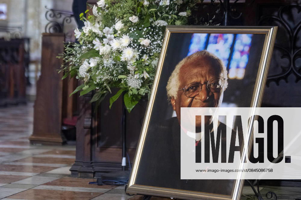 Funeral ceremony of Archbishop Desmond Tutu in Cape Town??????? CAPE TOWN, SOUTH AFRICA - JANUARY 1: (---- – MANDATORY CREDIT - JACO MARAIS POOL - NO MARKETING NO ADVERTISING CAMPAIGNS - DISTRIBUTED AS A SERVICE TO CLIENTS----) Funeral ceremony held for South Africa’s anti-apartheid campaigner Archbishop Emeritus Desmond Tutu at St Georges Cathedral in Cape Town, South Africa on January 1, 2022. Desmond Tutu served as the first Black archbishop at the St. Georges Cathedral in Cape Town in the 1980s and won the 1984 Nobel Peace Prize. Cape Town Western Cape. Editorial use only. Please get in touch for any other usage.