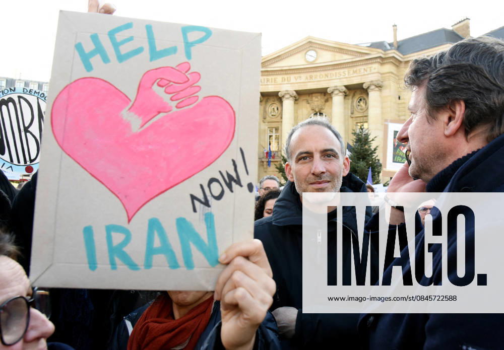 Protest March In Solidarity With Iranian People - Paris Raphael Glucksmann and Yannick Jadot during demonstration against Iranian regime repression in Paris, France on January 17, 2026. The march called to show rejection of the repression suffered by the Iranian population after the recent popular protests in the country. The uprisings in Iran are the result of public discontent with the current situation in the country and against the Ayatollahs regime. Photo by Alain Apaydin ABACAPRESS Paris France